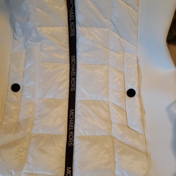 Michael Kors womens puffer vest - Picture 4 of 8